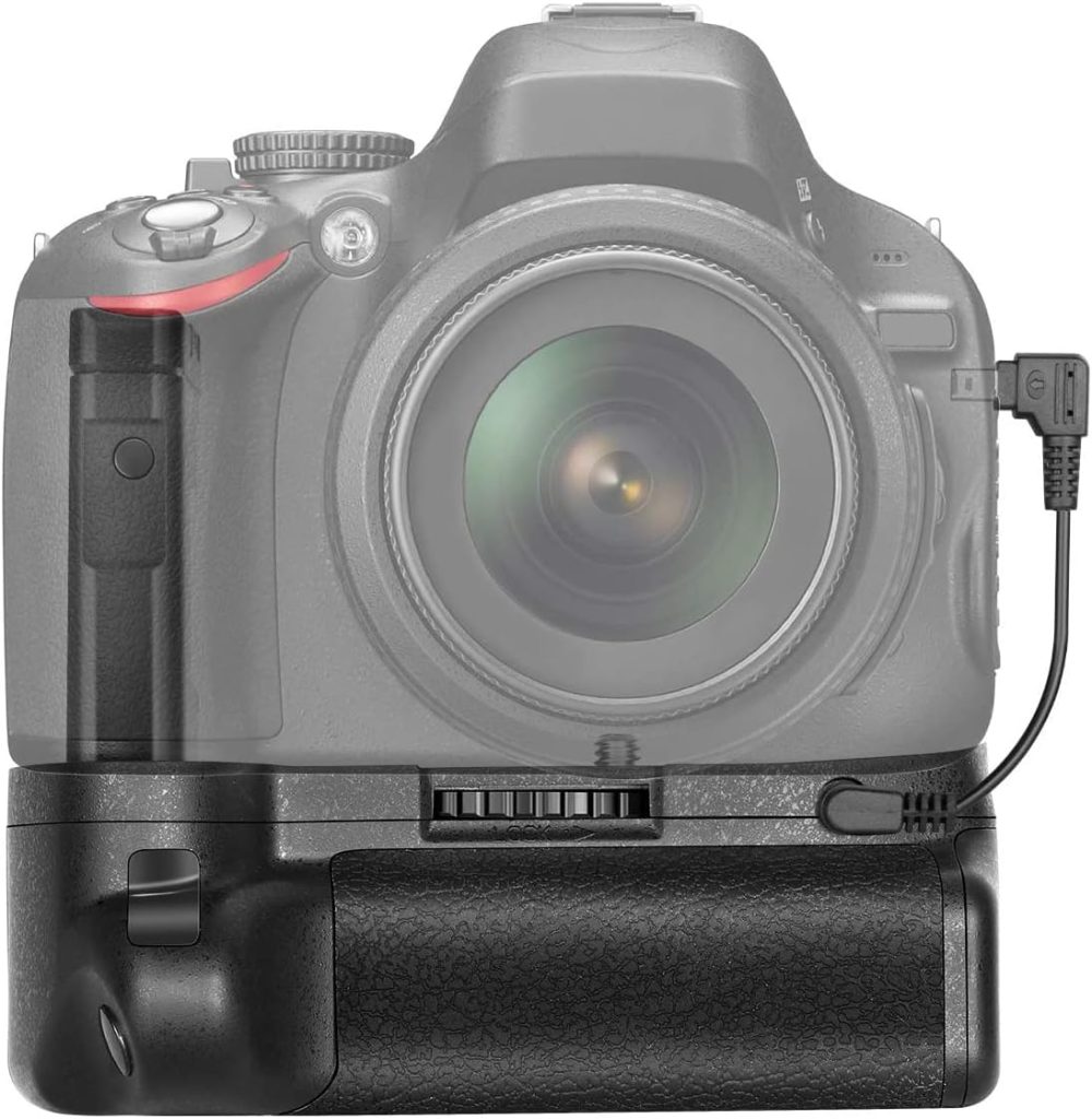 باتری گریپ دوربین نیکون Nikon D5100 5200 DSLR سازگار با باتری های EN-EL14 برند Neewer